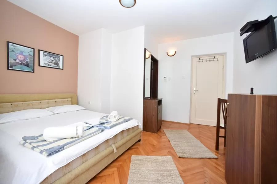 Ivana DBL std_02.jpg